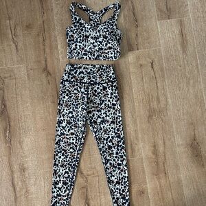 Stylish Women's Leopard Print Activewear Set